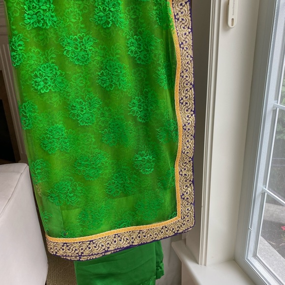Modern net sari - Picture 2 of 4